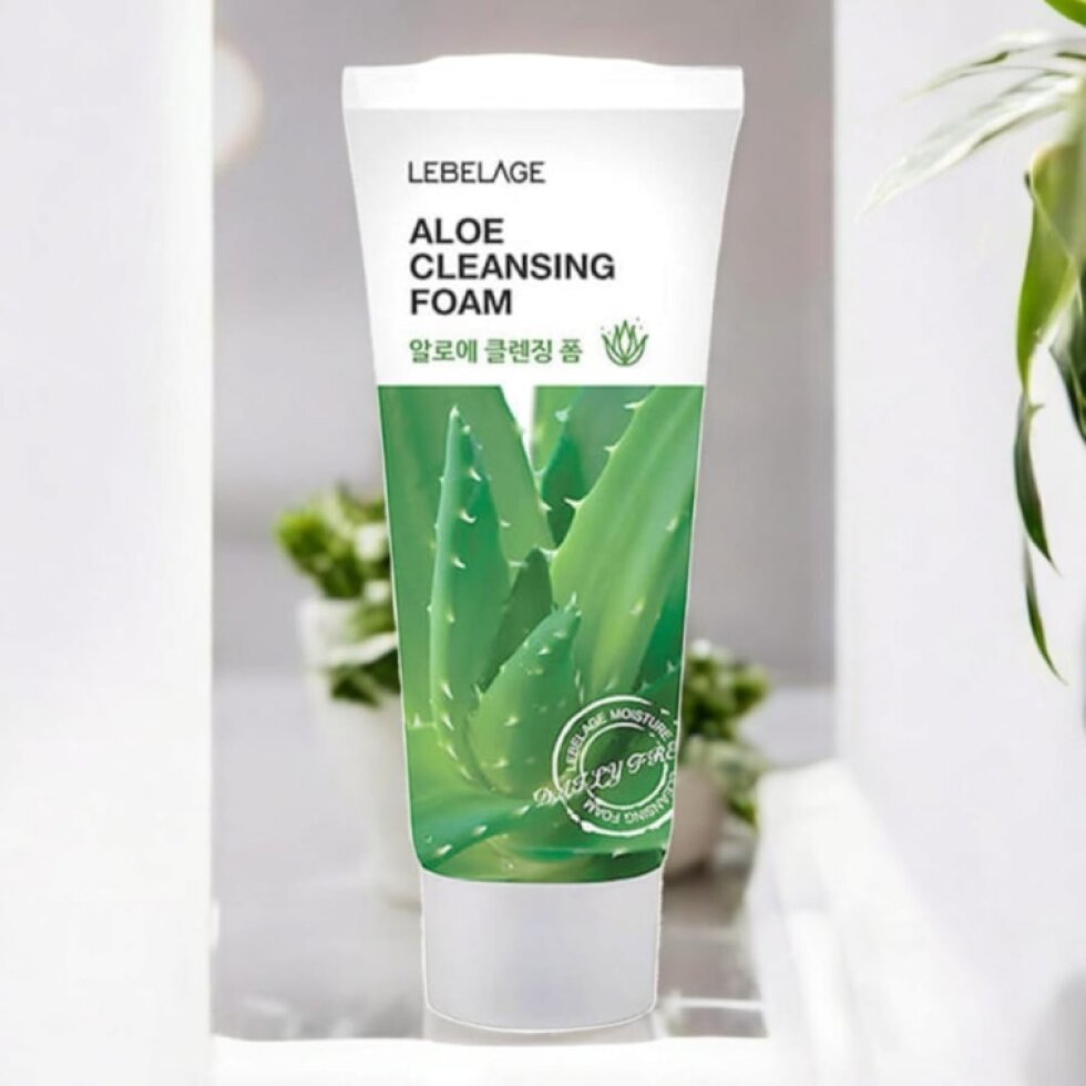 LEBELAGE - Aloe Cleansing Foam - Zklidňující čisticí pěna s Aloe Vera - 180 ml