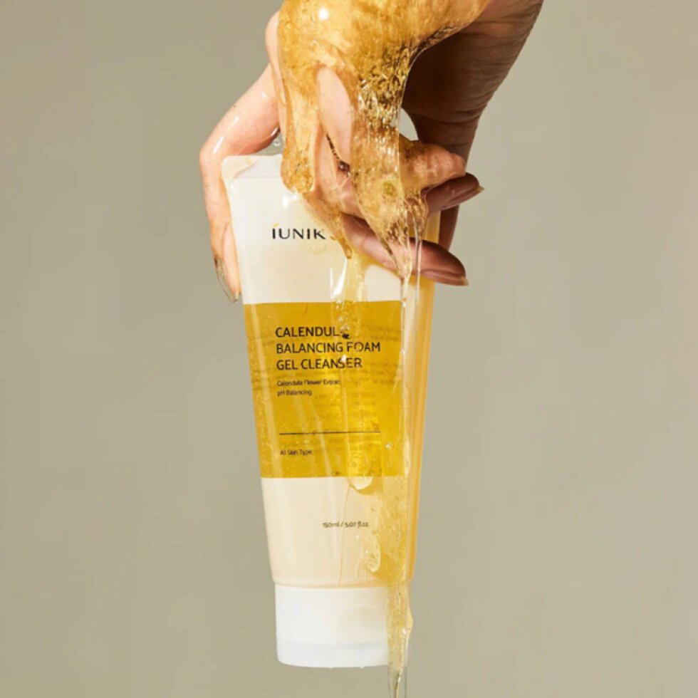 iUNIK - Calendula Balancing Foam Gel Cleanser - Jemný gelový cleanser s extraktem z měsíčku lékařského - 150 ml