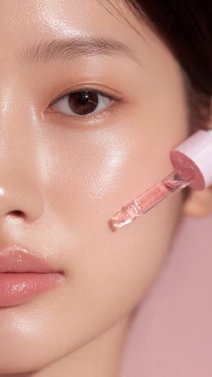 Pleťové sérum: Proč by nemělo chybět ve vaší skincare rutině