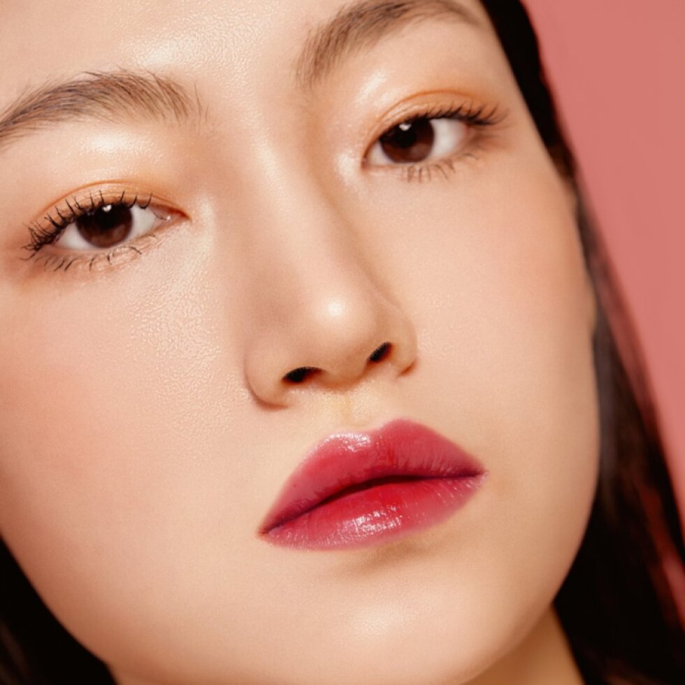 NACIFIC - Shine Mood Slick #04 Blow Kiss - Lesklý tint na rty - 4 g