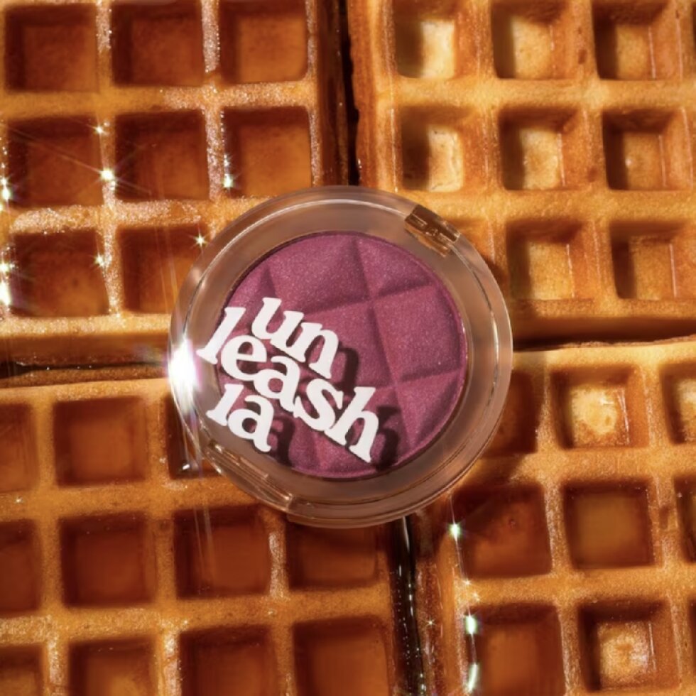 UNLEASHIA - Dough Dough Waffle Blush No. 3 Jammy Grape - Waffle tvářenka No. 3 Jammy Grape - 7 g