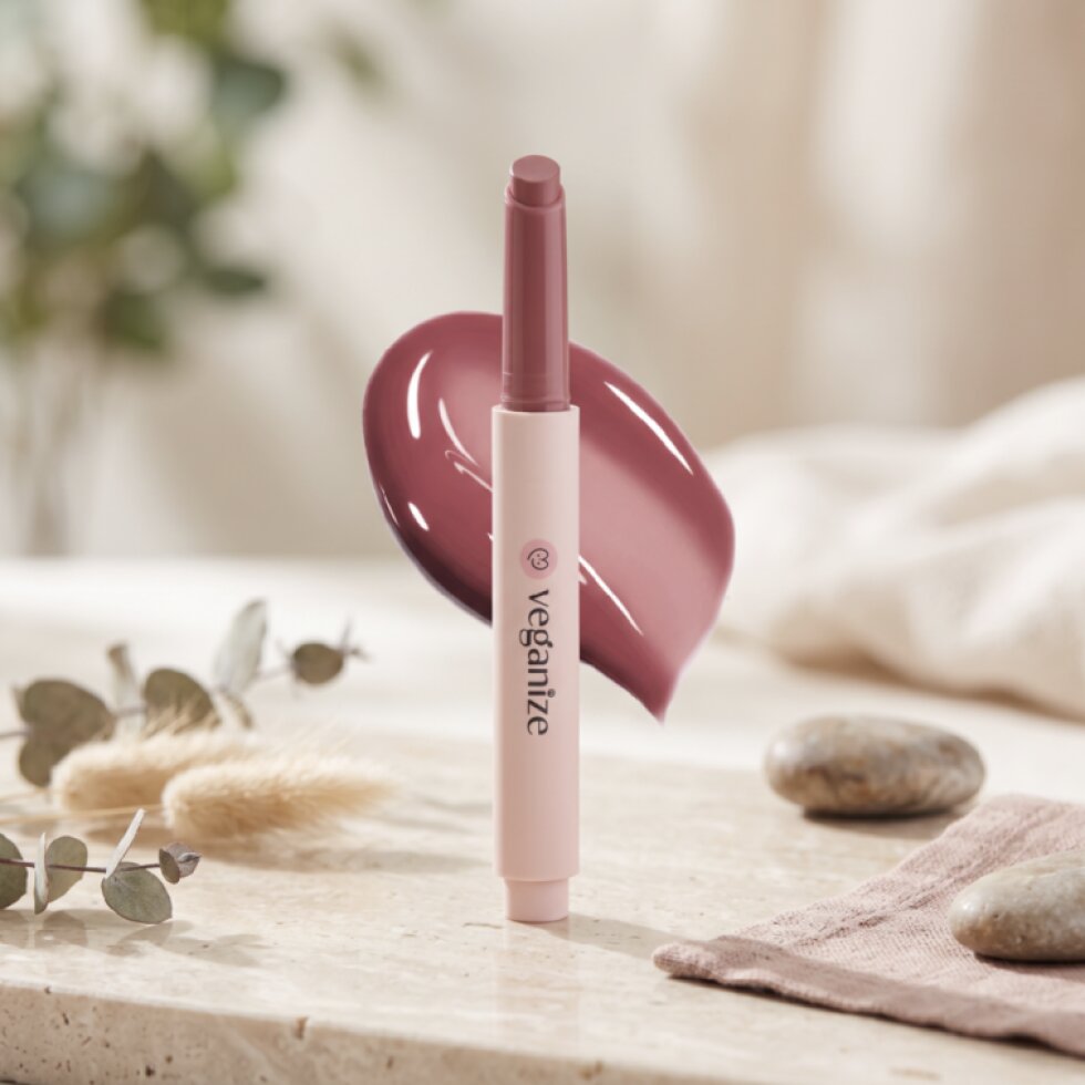 VEGANIZE - Collagen Lip Glass Balm 09. Mauve Plum - Kolagenový balzám na rty - 1,8 g