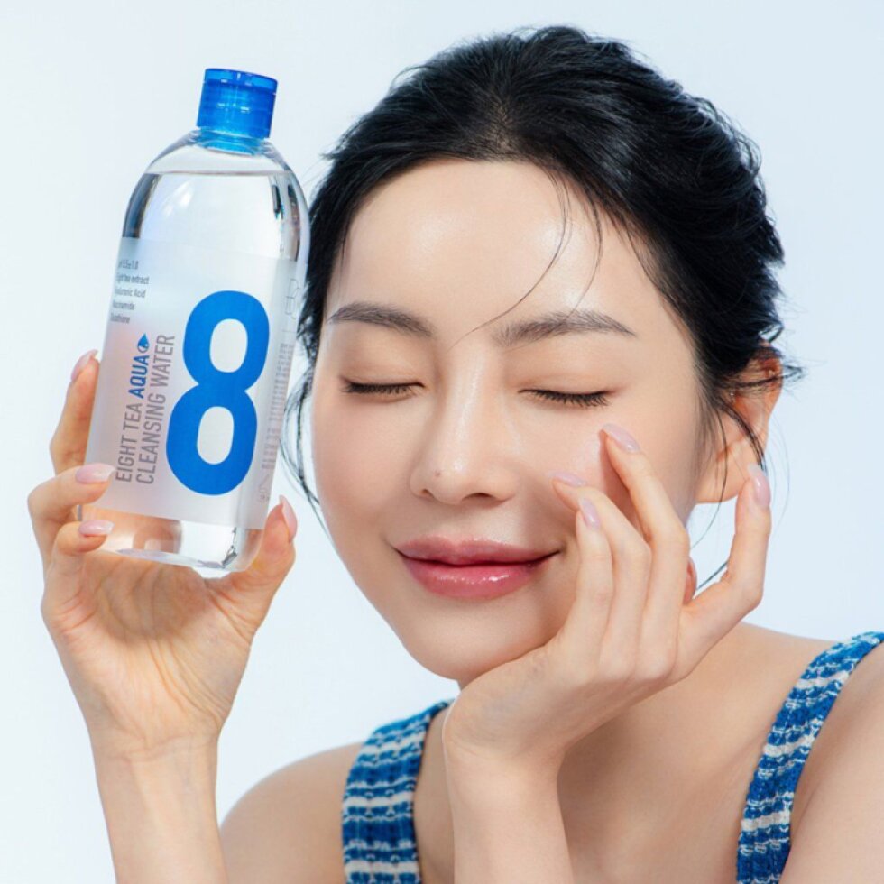 B.O.M. - Eight Tea Aqua Cleansing Water - Hydratační čisticí pleťová voda - 500 ml