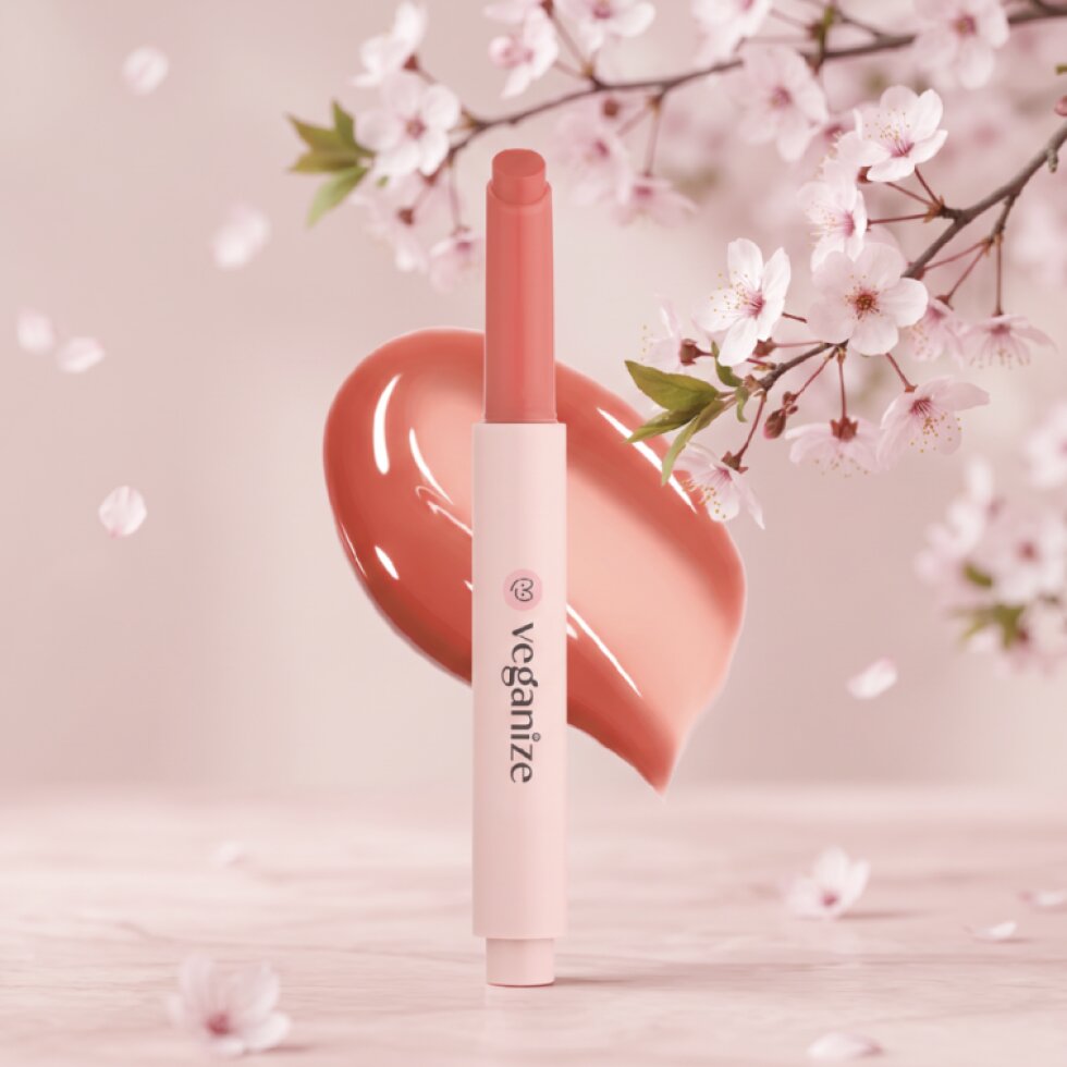 VEGANIZE - Collagen Lip Glass Balm 05. Carrot Coral - Kolagenový balzám na rty - 1,8 g