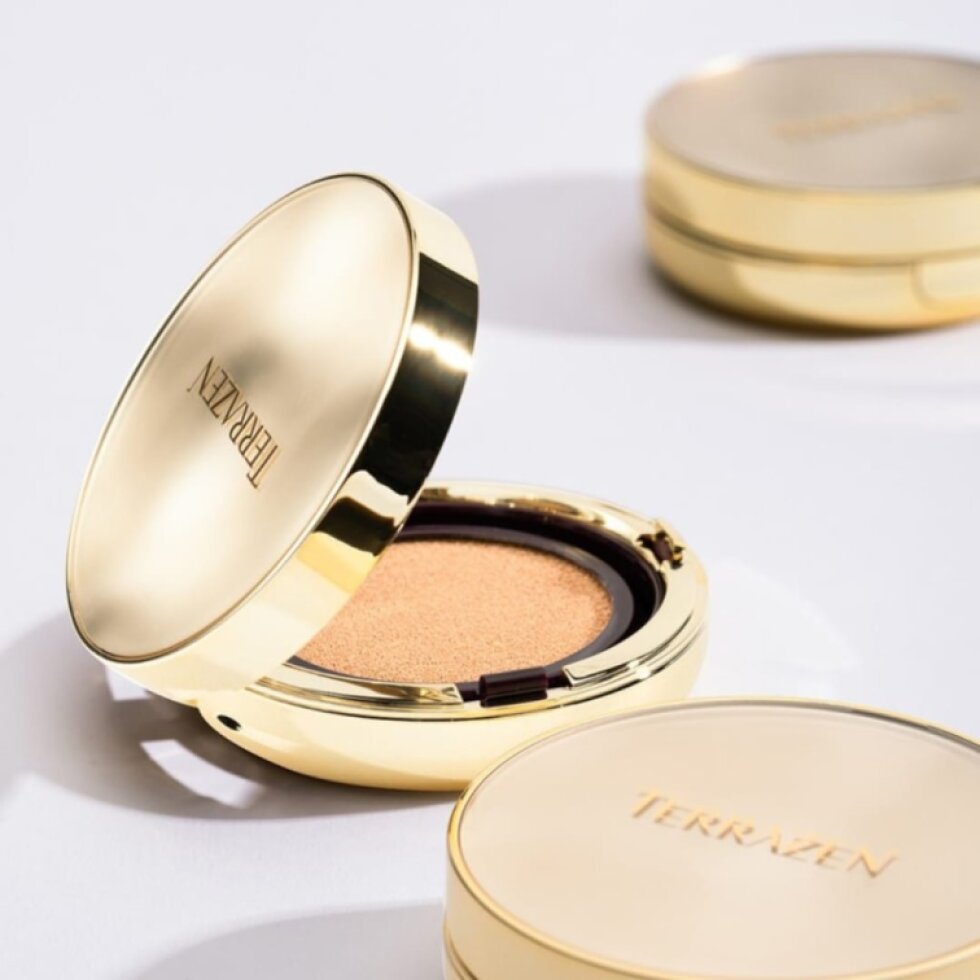 TERRAZEN - Perfect Finish Cushion, Anti Wrinkle Flawless Longwear SPF50+ - Dlouhotrvající pečující cushion make-up s SPF 50 - 15 + 15 g odstín 23
