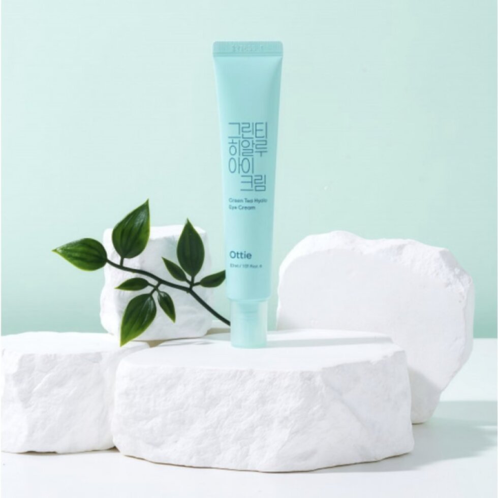 OTTIE - Green Tea Hyalu Eye Cream - Oční krém s čajovým extraktem a kyselinou hyaluronovou - 30 ml