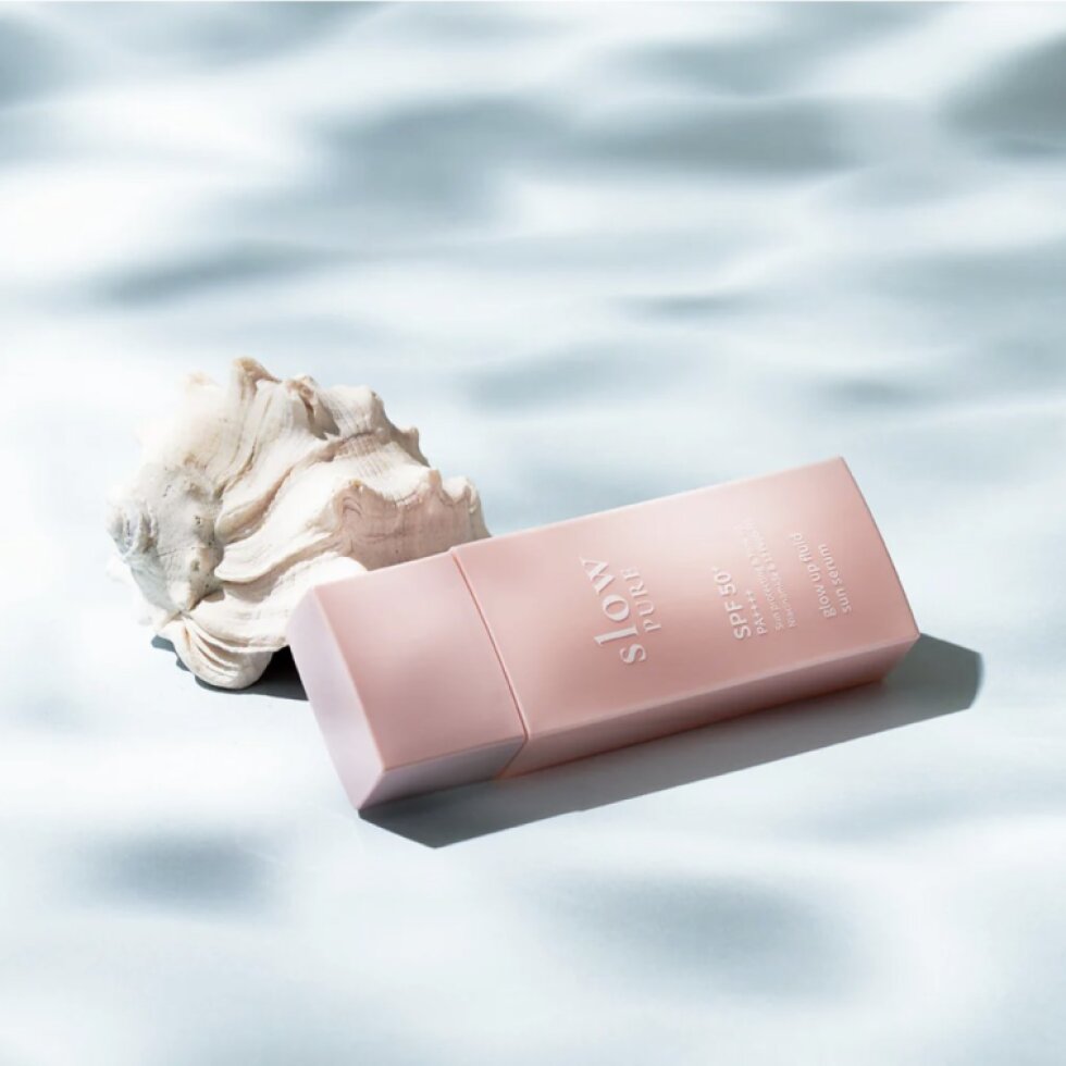 SLOWPURE - Glow Up Fluid Suns Serum - Rozjasňující fluidní opalovací sérum - 50 ml