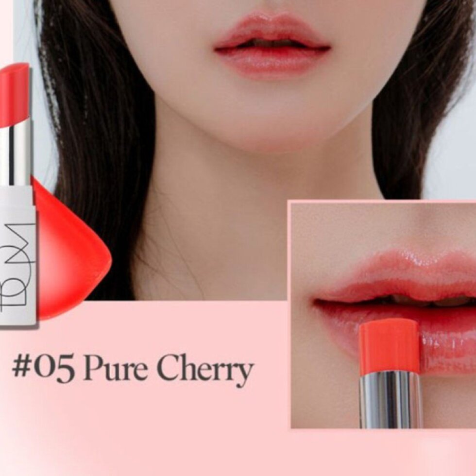 B.O.M. - Dewy Lip Balm #05 Pure Cherry - Jemně zabarvený balzám na rty - 4,5 g