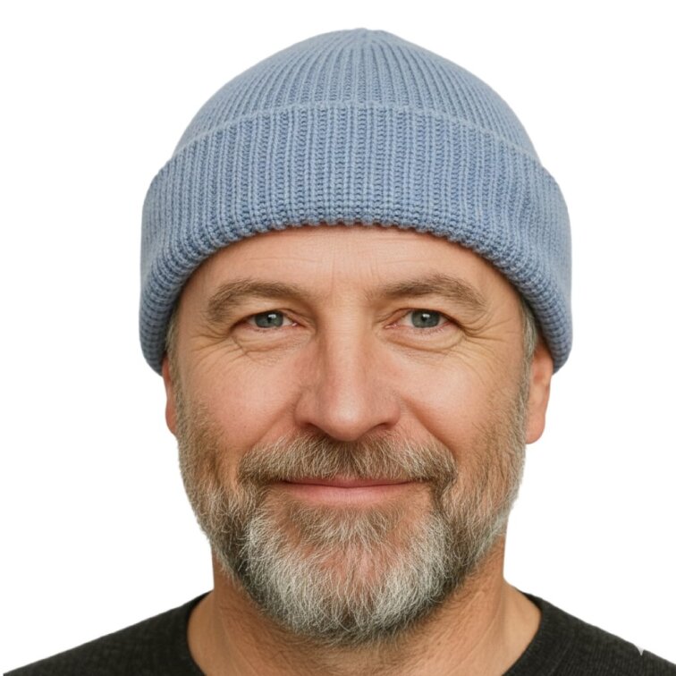 Světle modrá docker čepice Fiebig – krátký střih