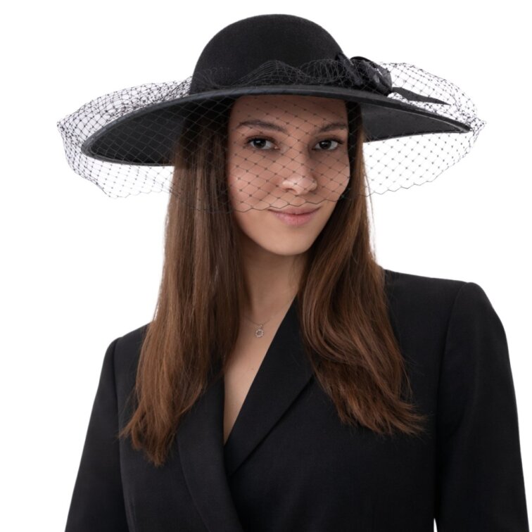 Dámský černý slavnostní klobouk se závojem