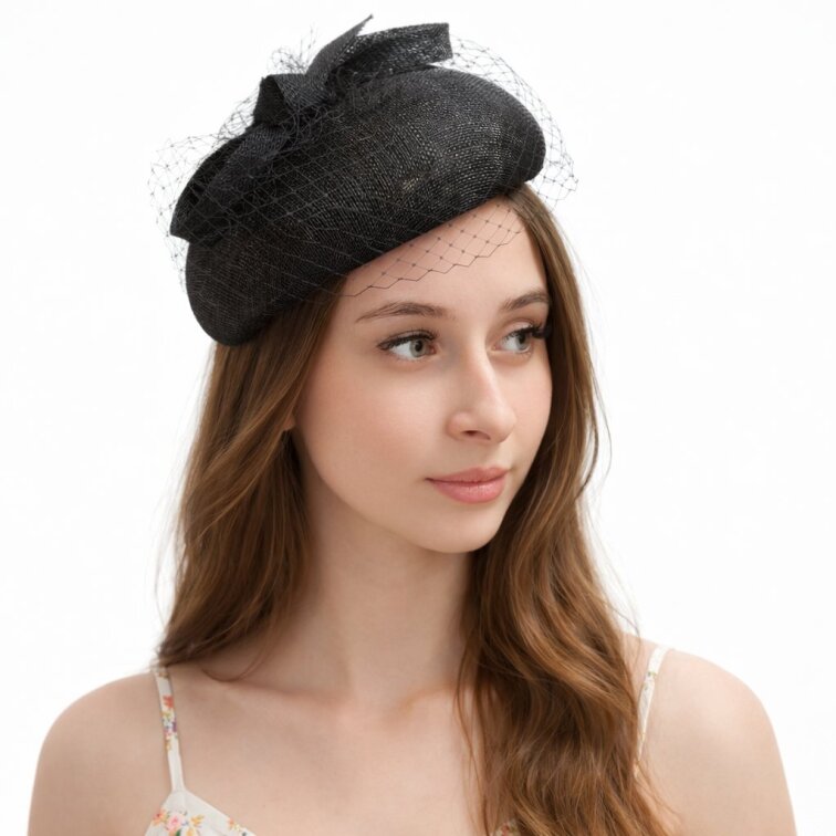 Černý dámský fascinator se závojíčkem