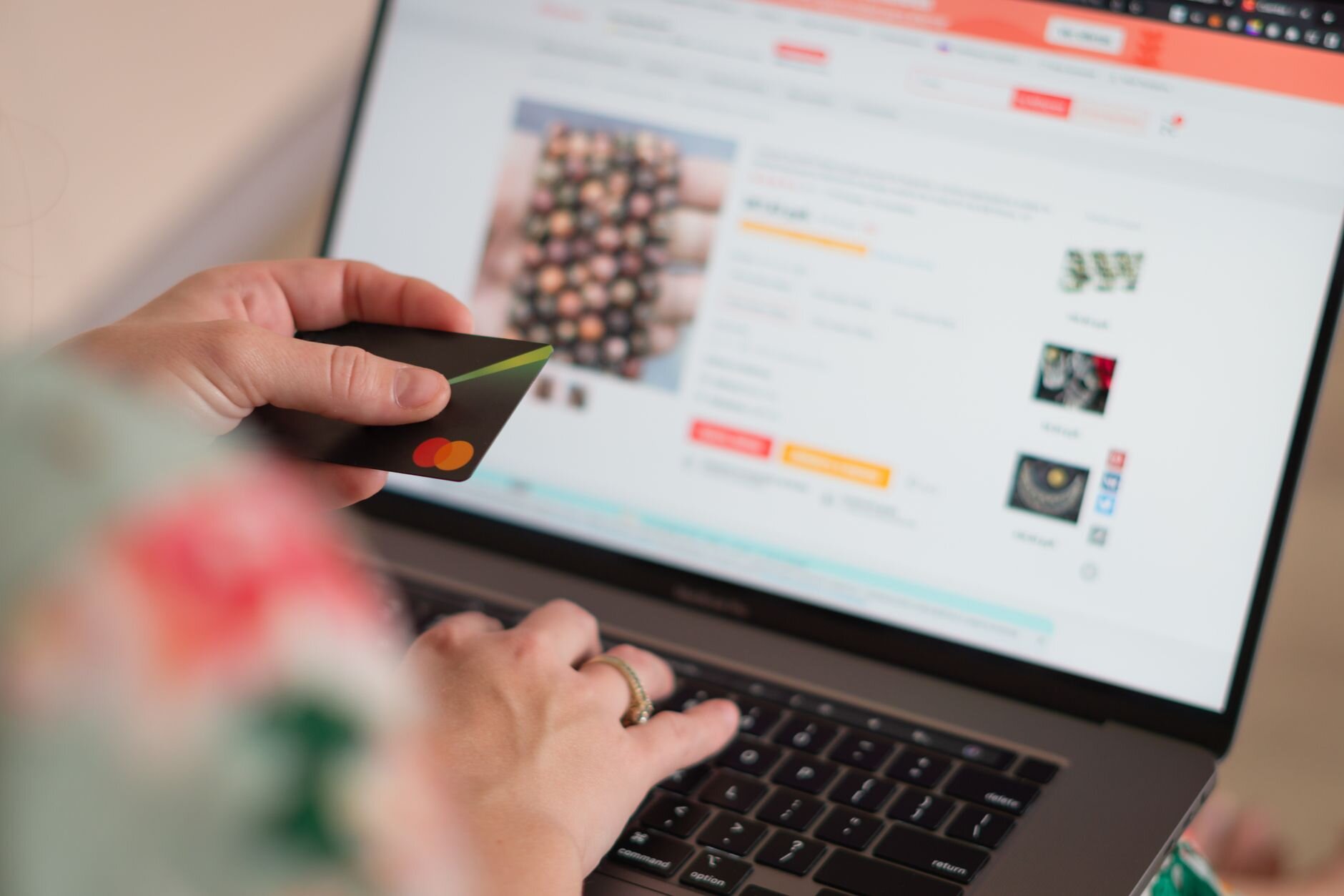 Jak mohou AI produktové popisky a kvalitní rich content ovlivnit konverze e-shopu
