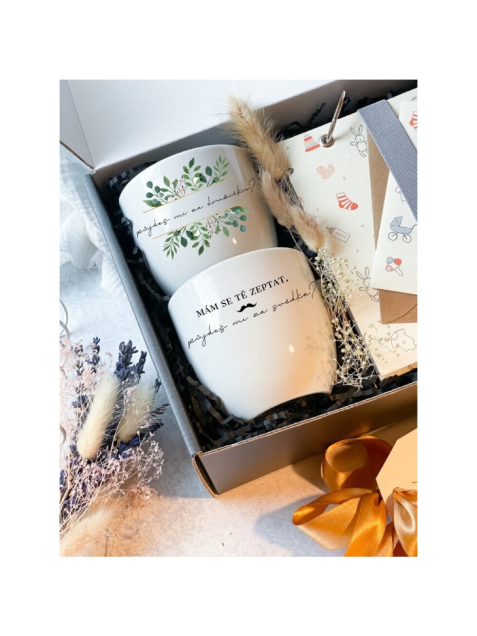 Porcelánový hrnek: Dárek pro svědka s českým designem