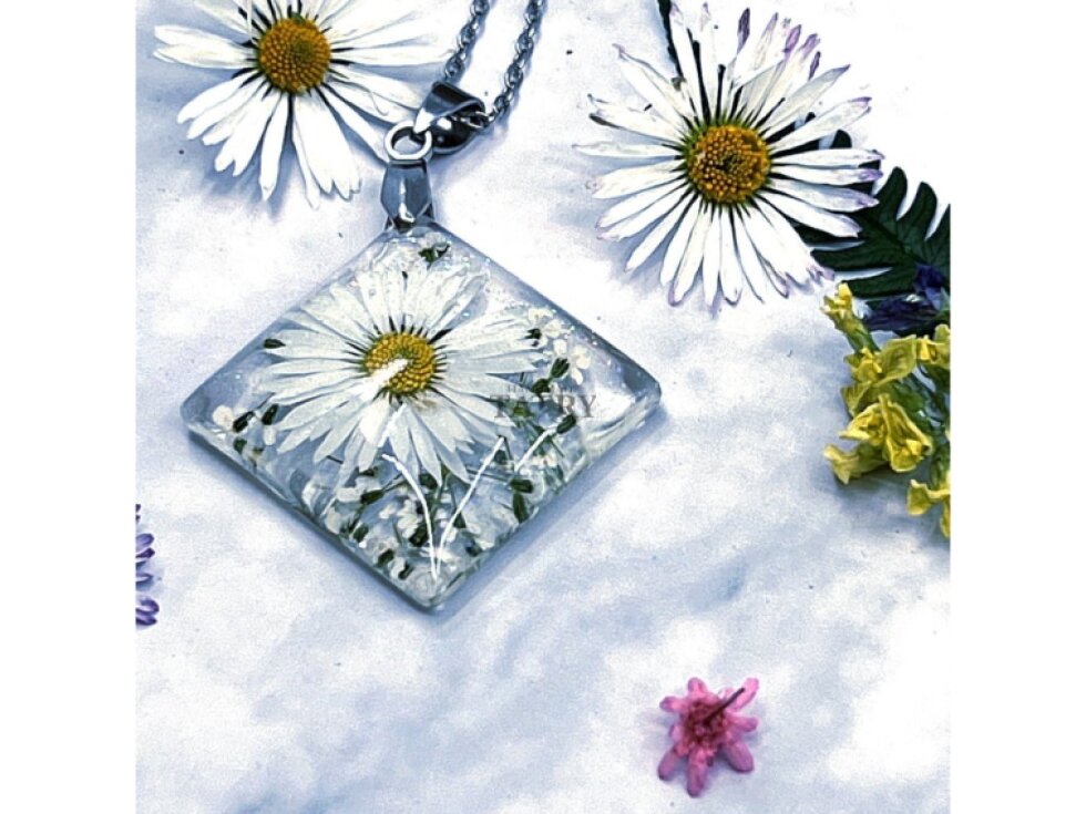 NÁHRDELNÍK SEDMOKRÁSKA A ČIPKA KRÁĽOVNEJ ANNY KOSOŠTVOREC M