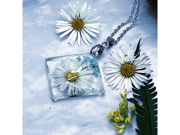 NÁHRDELNÍK SEDMOKRÁSKA A ČIPKA KRÁĽOVNEJ ANNY KOSOŠTVOREC M