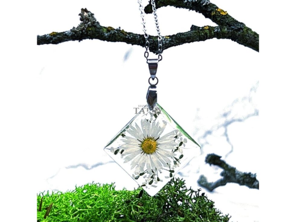 NÁHRDELNÍK SEDMOKRÁSKA A ČIPKA KRÁĽOVNEJ ANNY KOSOŠTVOREC M