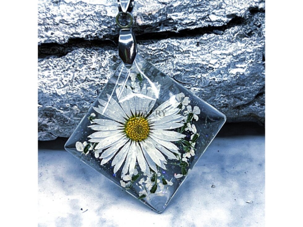 NÁHRDELNÍK SEDMOKRÁSKA A ČIPKA KRÁĽOVNEJ ANNY KOSOŠTVOREC M