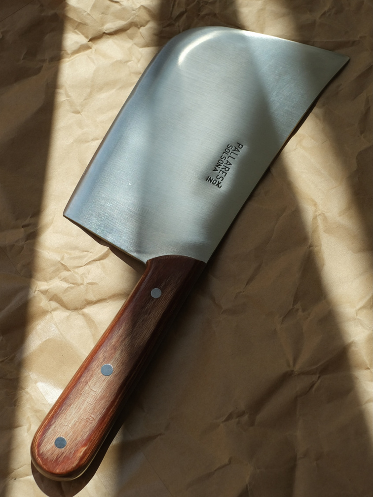 Kuchyňské nože doplněné o základní kuchyňské vybavení