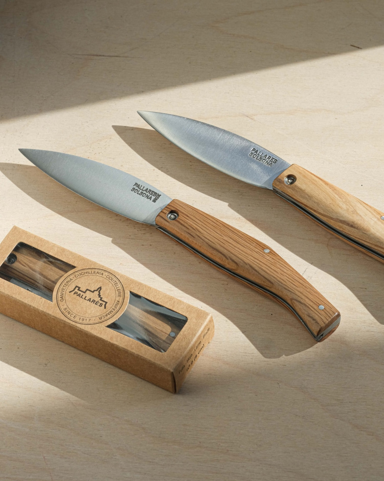 čepel nože Busa s typickým tvarem