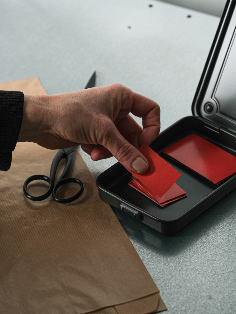 Toyo Steel Box: minimalistický úložný objekt pro interiér, pracovní stůl i everyday carry