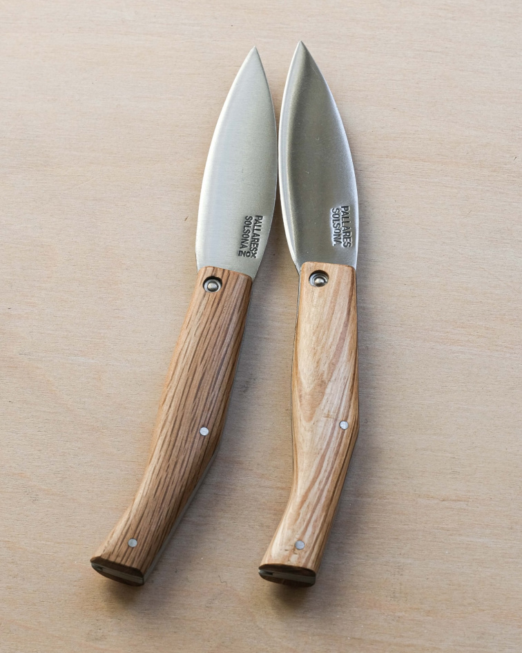 čepel zavíracího nože Busa s typickým listovým tvarem