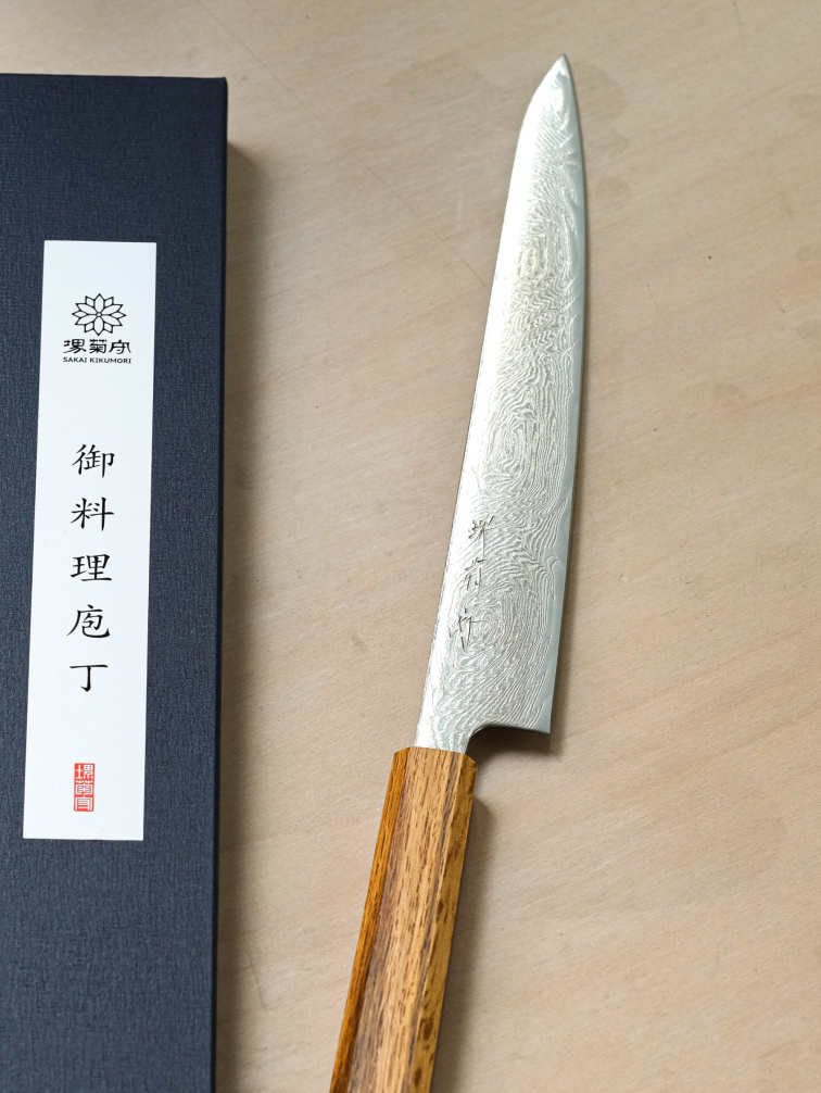 Různé typy čepelí japonských nožů v detailním srovnání