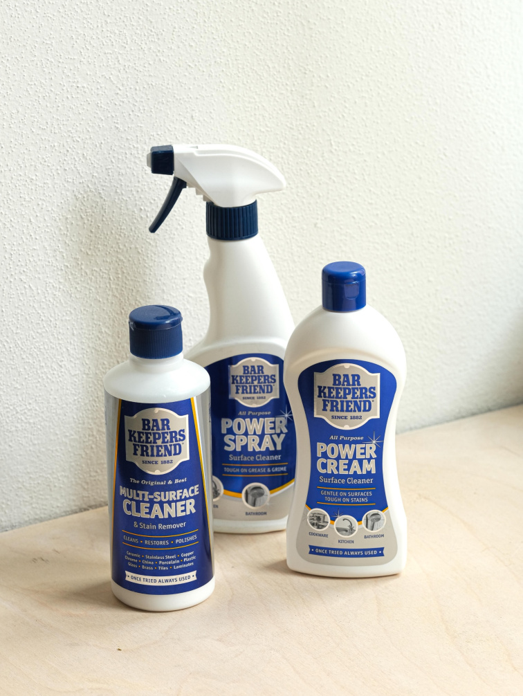 čisticí prostředky na nerezové nádobí a údržbu pánví