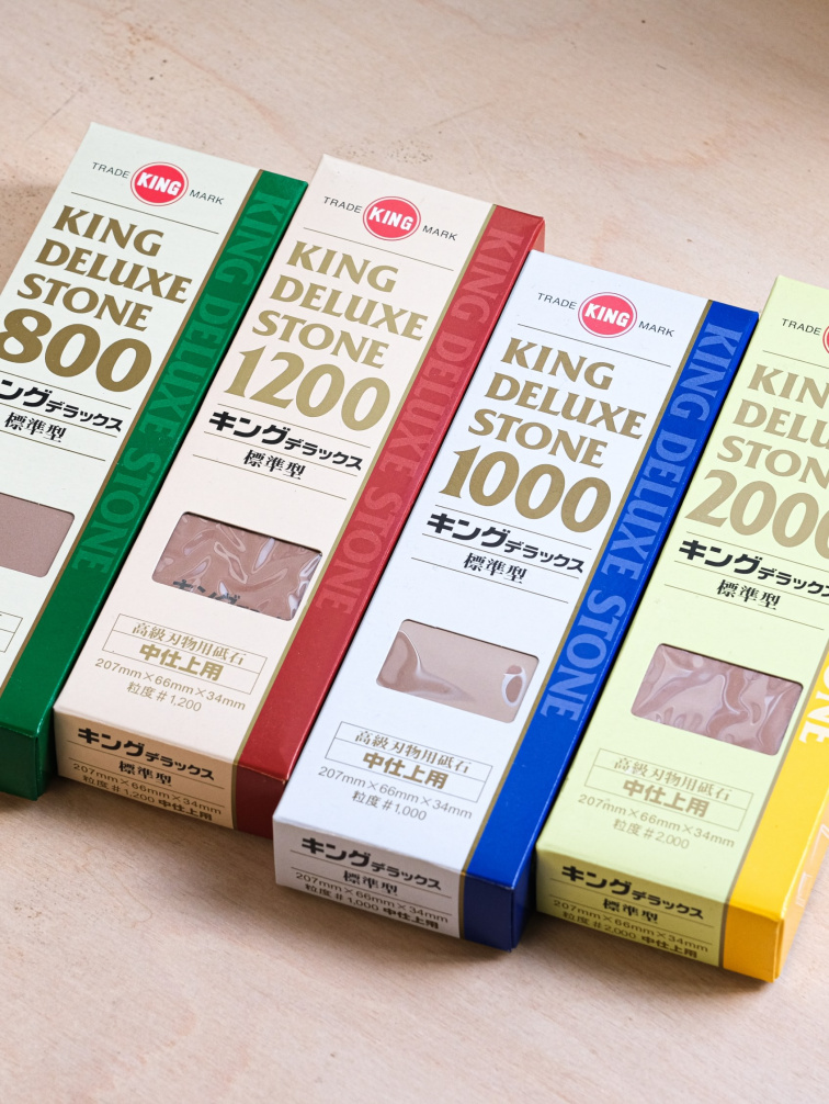 Brusné kameny různých zrnitostí pro údržbu nožů