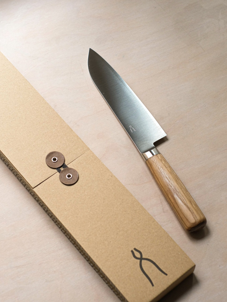 Detail spojení rukojeti a čepele japonského nože