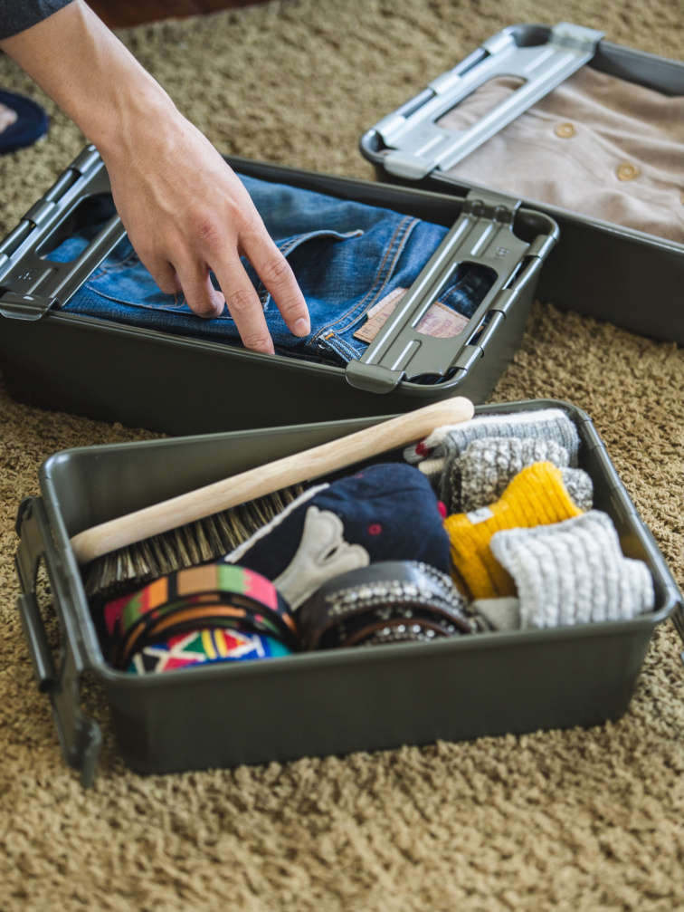 minimalistický Toyo Steel toolbox jako organizér na stůl