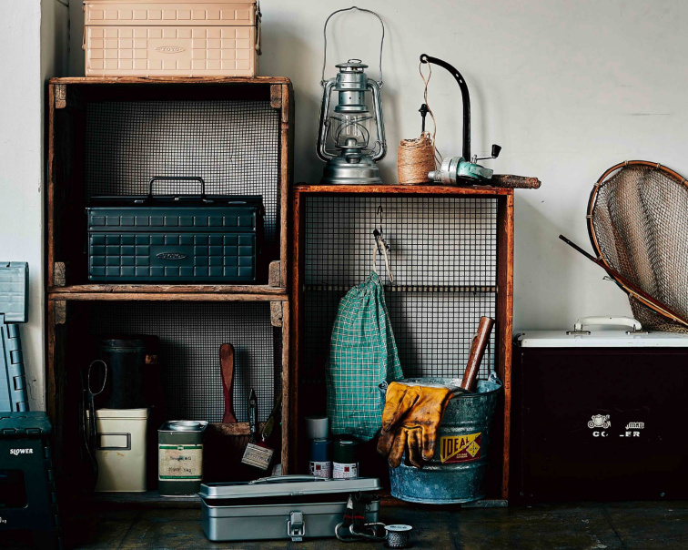 Kovové boxy Toyo Steel T320 stříbrný a ST350 černý v dílenském regálu