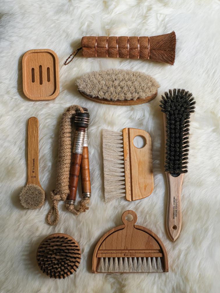 Přírodní kartáče zátiší na přírodní kůži