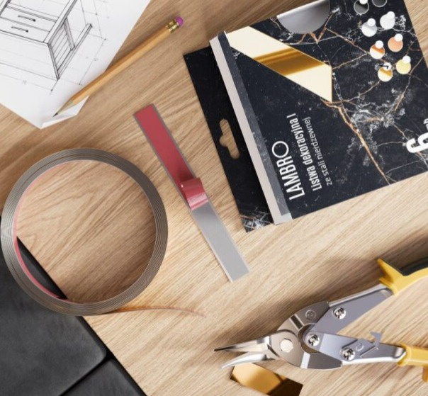 Samolepiaci kovový dekoračný pás plochý - čierna matná 600 x 3,8 cm