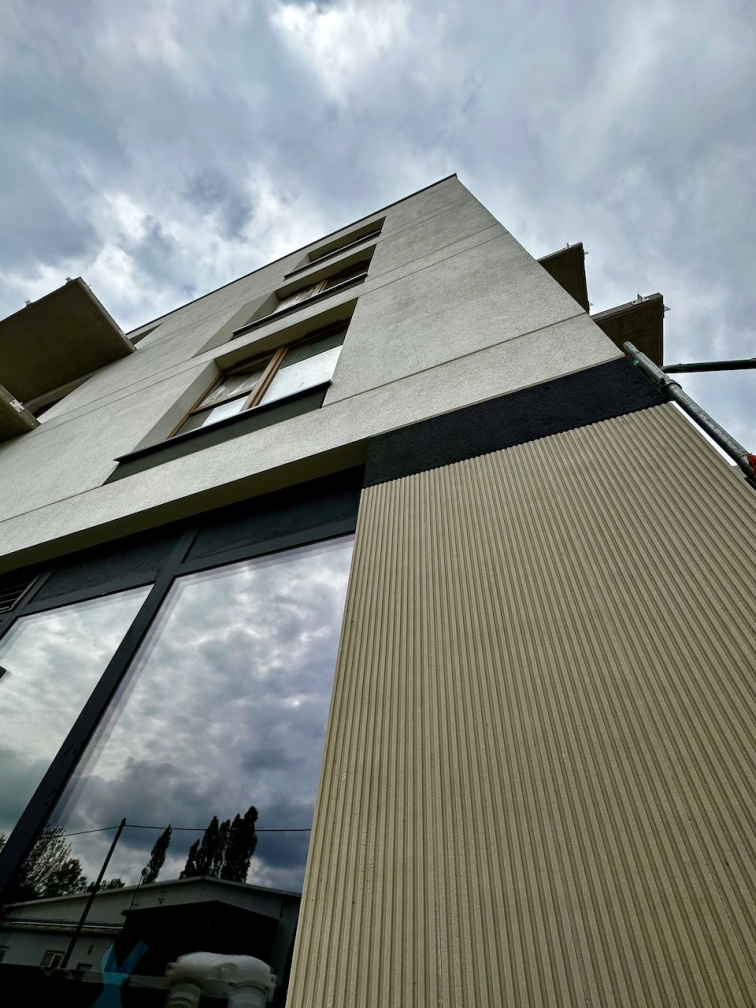 Ryhovaný fasádny obklad Izoflex Lamell LAM/01/N – moderný lamelový vzhľad