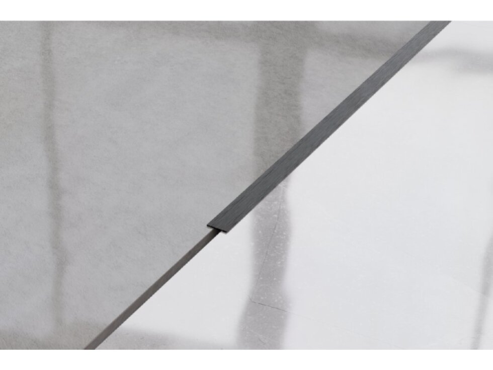 Kovová dekoračná lišta plochá čierna matná 270cm