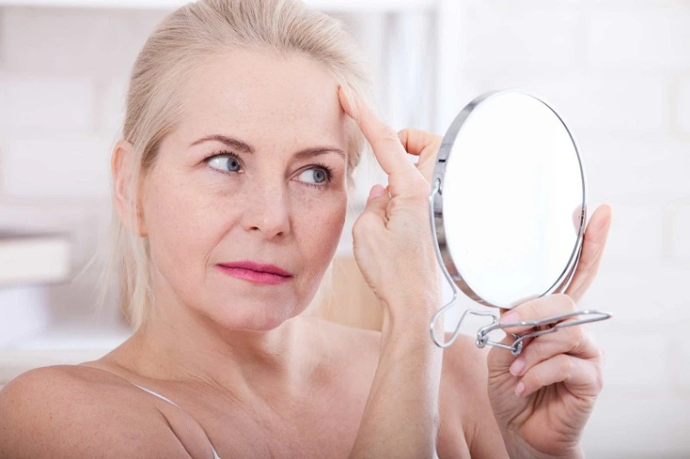 Make-up po 50: Ako vyzerať prirodzene a elegantne?