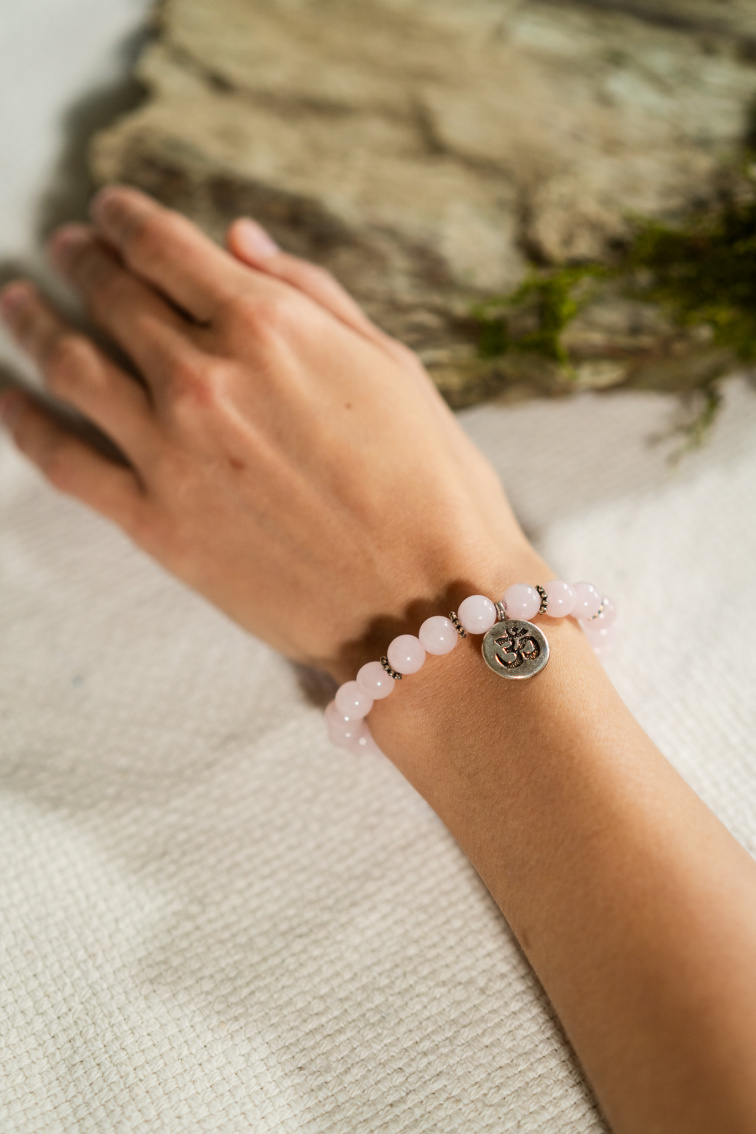 Náramok s Ruženínom so Symbolom ÓM