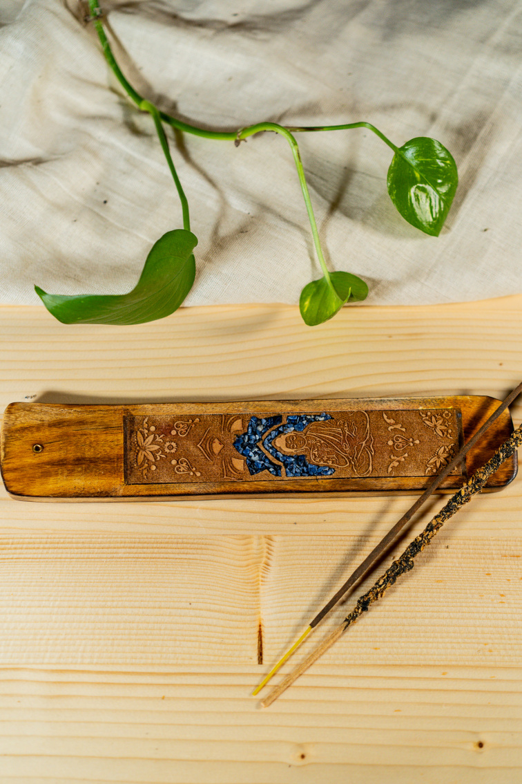 Držiak na vonné tyčinky Buddha so Sodalitom