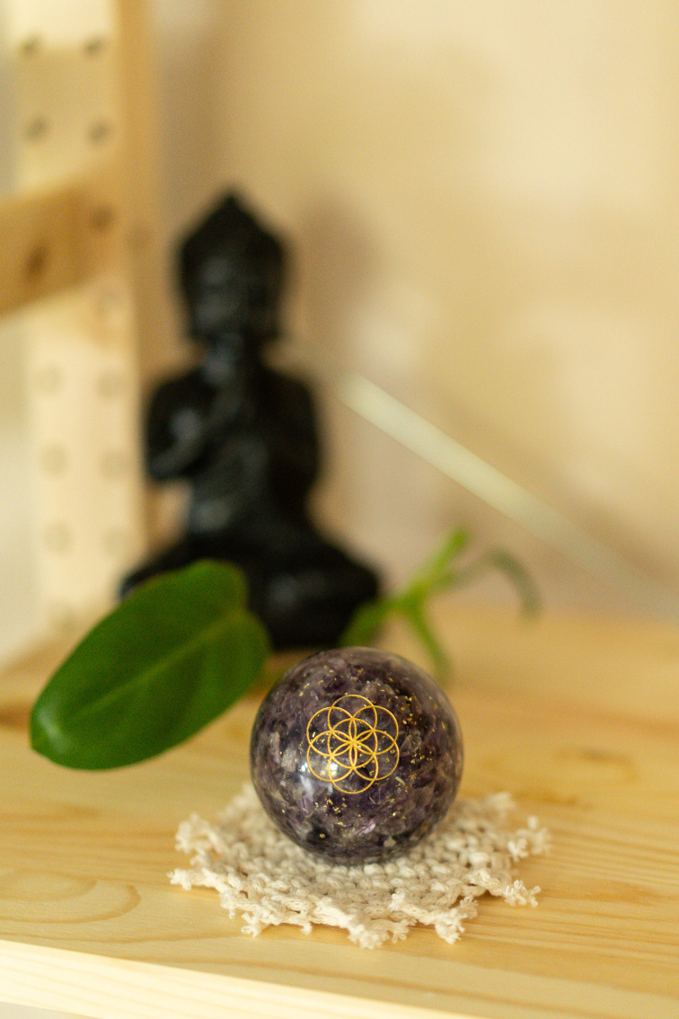 Orgonitová guľa Ametyst