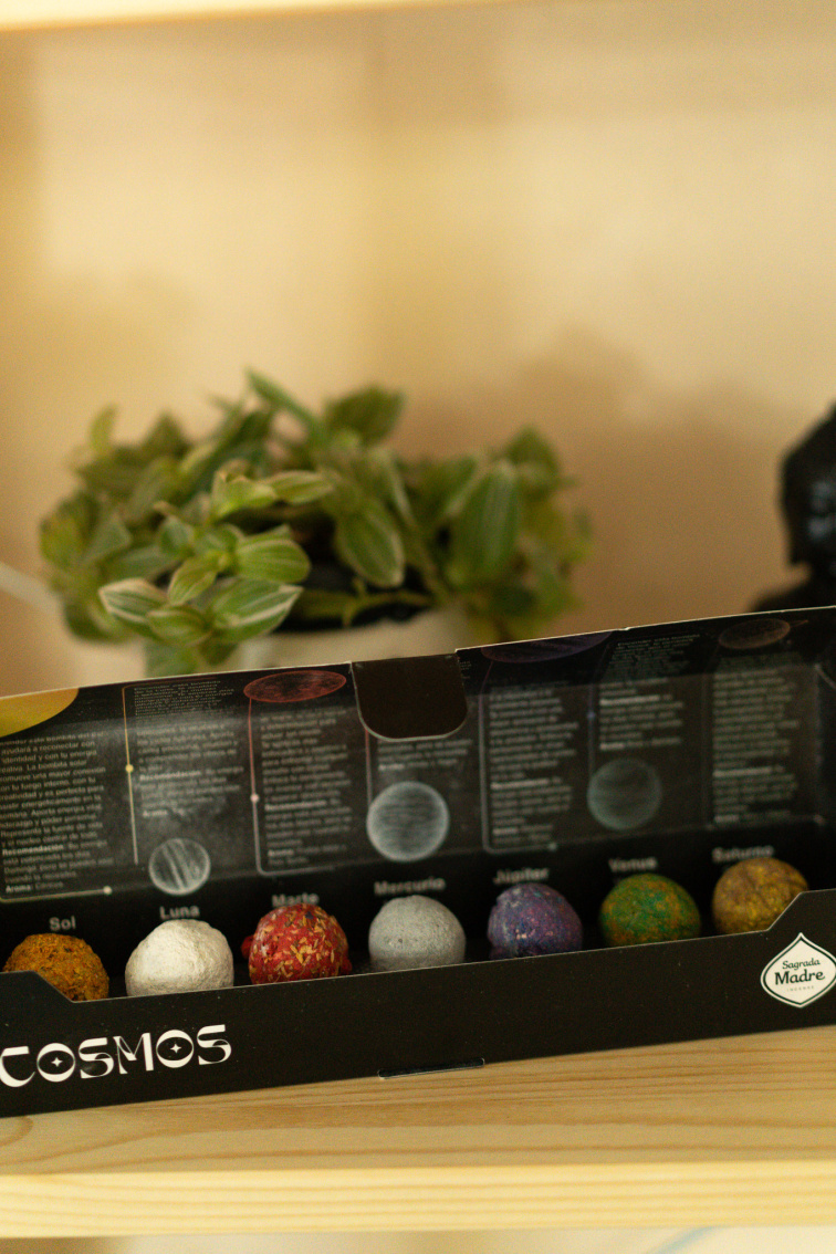 Sagrada Madre Cosmos – Planetárne smudge bomby