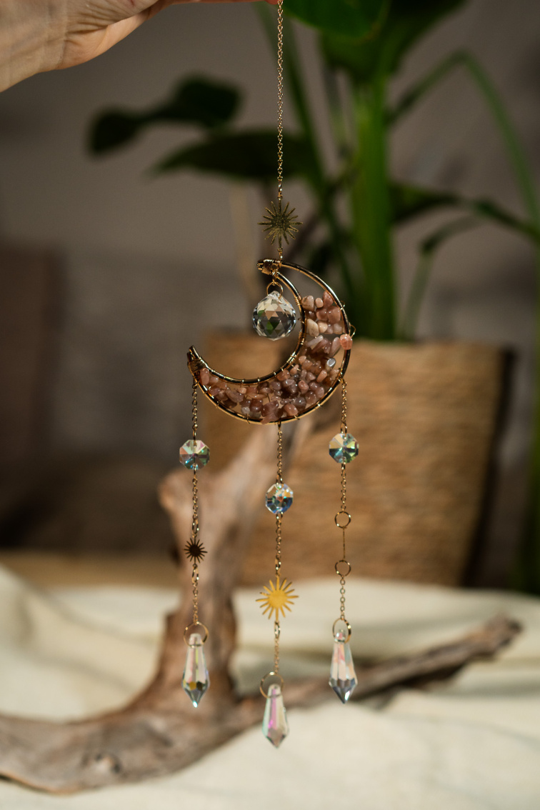 Lapač slnka – Mesiac s Ružovým Mesačným Kameňom