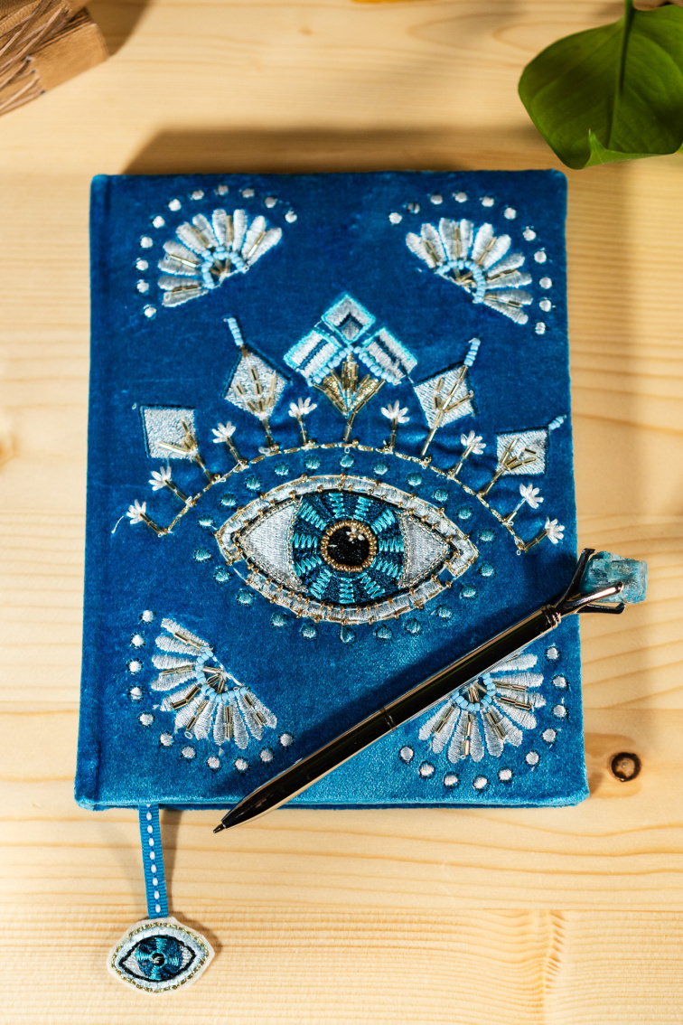 Zamatový Diár - Hlboká Modrá s Ochranou Oka