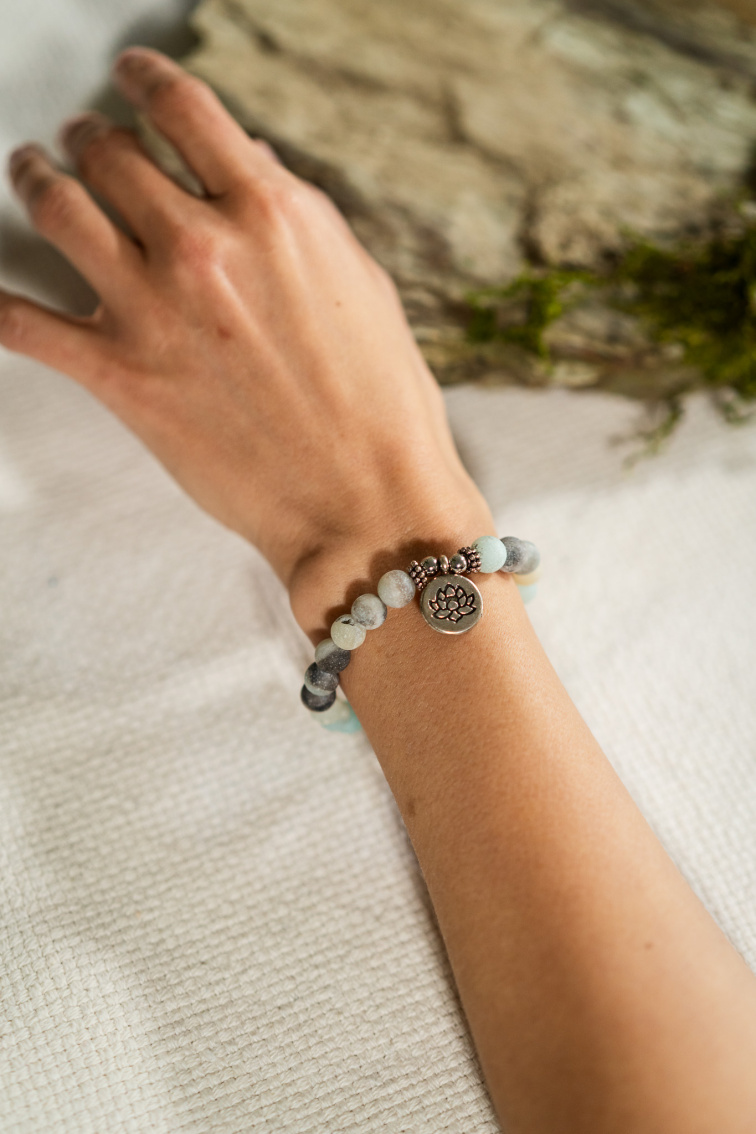 Náramok s Amazonitom so Symbolom Lotosu