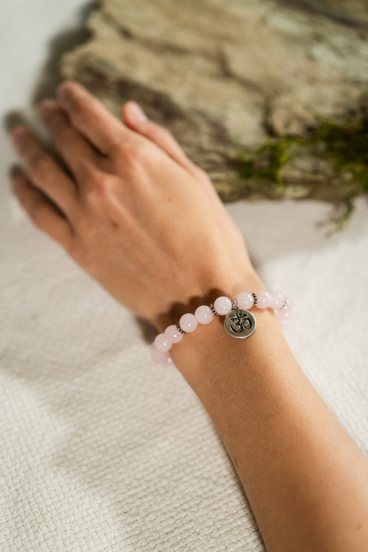 Náramok s Ruženínom so Symbolom ÓM