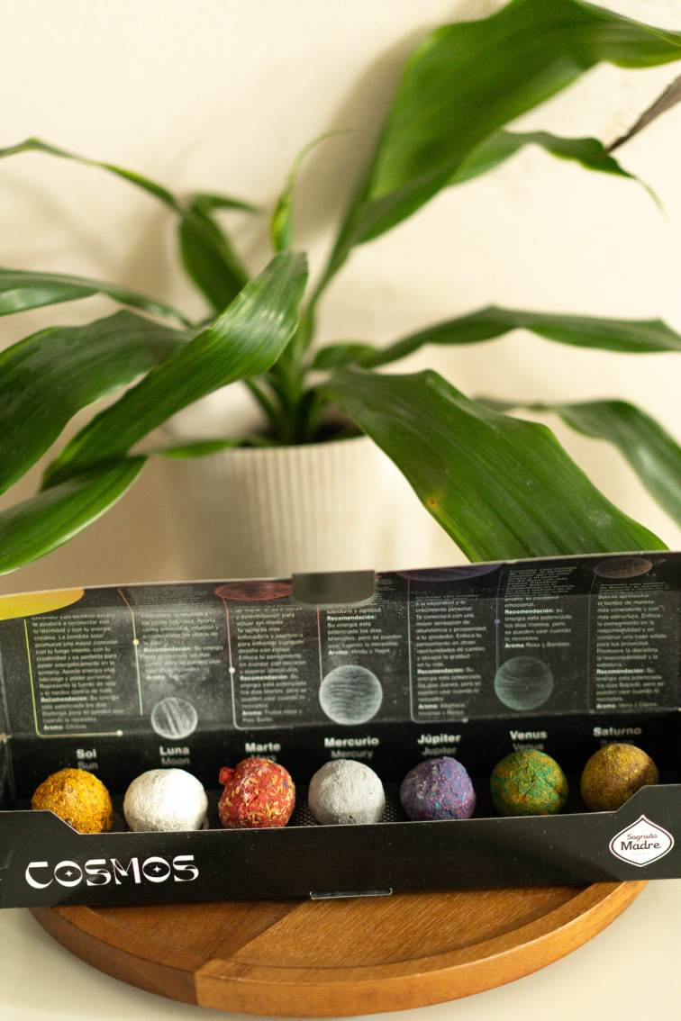 Sagrada Madre Cosmos – Planetárne smudge bomby