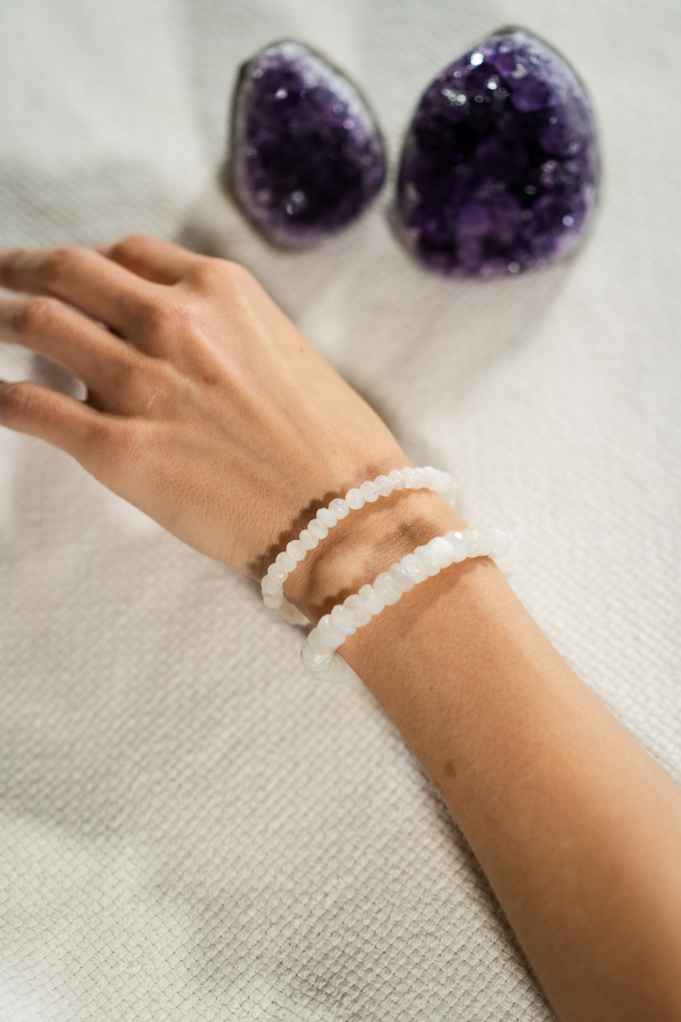 Náramok z mesačného kameňa