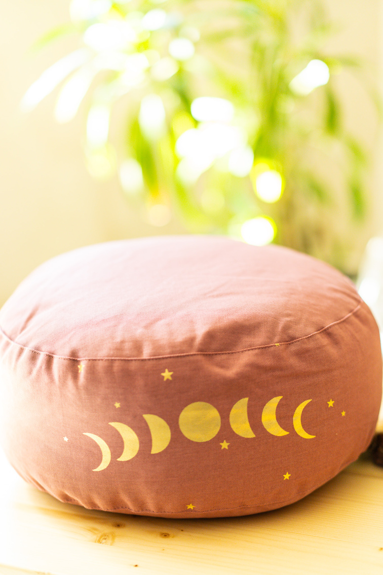 Meditačný vankúš Mesačné fázy – bio bavlna