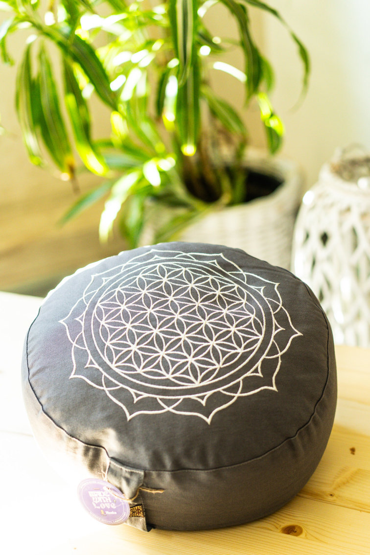 Meditačný vankúš Flower of Life Mandala – sivý, z bio bavlny