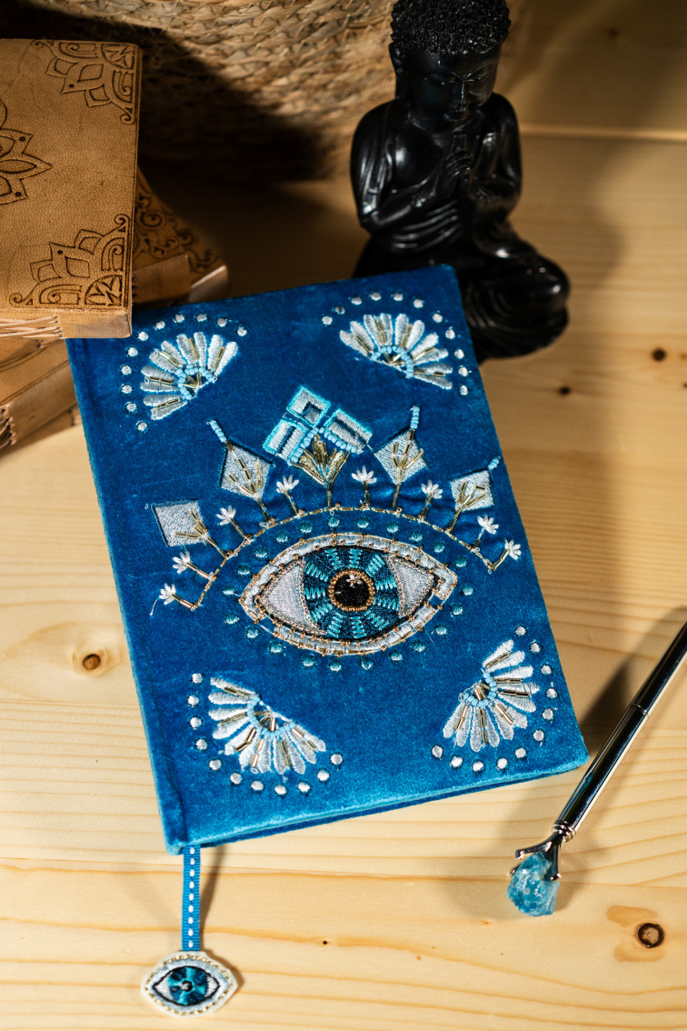 Zamatový Diár - Hlboká Modrá s Ochranou Oka