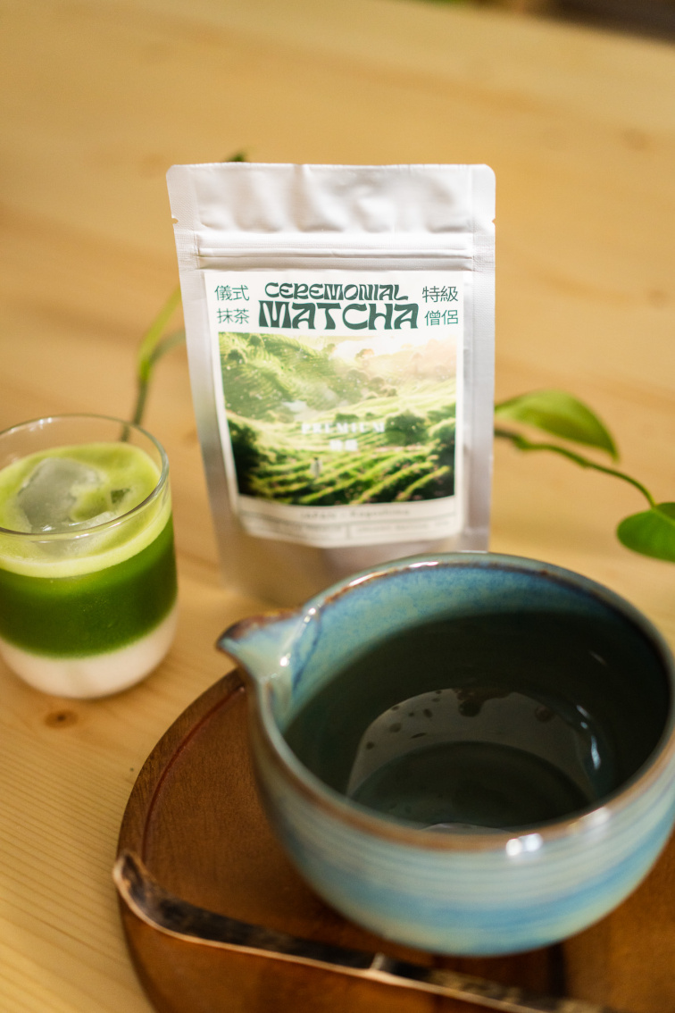 Tradičná japonská miska na matchu Tiruburu s výlevkou